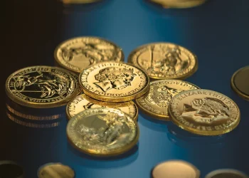 Οι Έλληνες κρατάμε χρυσές λίρες αξίας 5 δισ. ευρώ – Τα μυστικά της αγοράς και της πώλησης, γιατί έκανε ράλι 45% φέτος